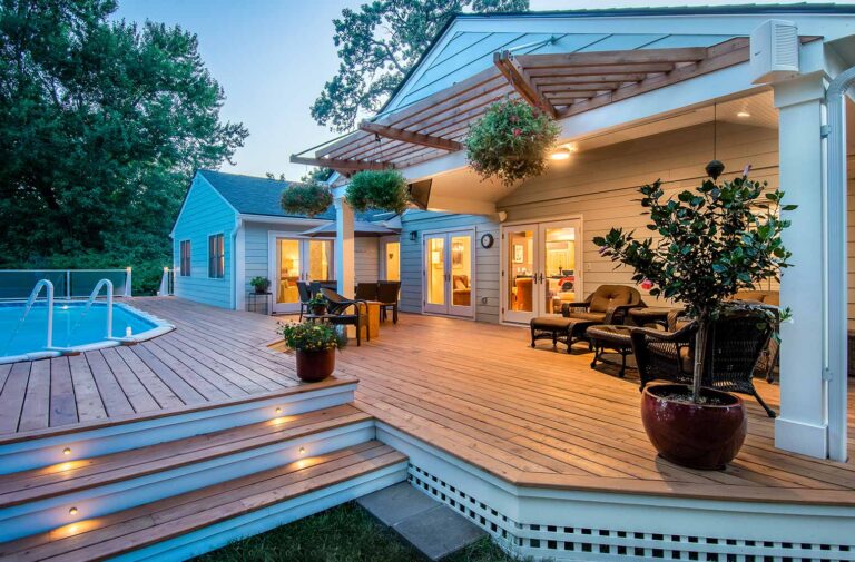 Pool Renovation Contractors: Transforming Old Pools into Modern Luxury Spaces